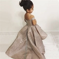 Abito da principessa color champagne per bambina con paillettes e lungo strascico elegante - 80cm / Champagne