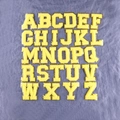 Set di toppe con lettere A-Z in ciniglia gialla con bordi dorati glitterati su tessuto - 8cm/Giallo/Set di 26 Lettere