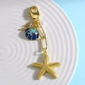 Llavero de estrella de mar y concha dorada con colgante de esmalte azul y perlas - Azul