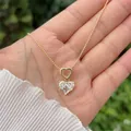 Elegante conjunto de collar de corazón en cobre chapado en oro 18K con colgante de cristal - Collar