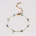 Détail de pierres de turquoise sur une chaîne dorée avec fermoir mousqueton - Bracelet / Doré