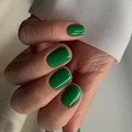 Uñas postizas cortas en elegante color verde sólido brillante para un look refinado - Verde (JP2179)