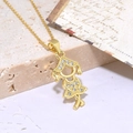 Collana dorata con un pendente a forma di bambina impreziosito da zirconi brillanti - Ragazzina / Oro