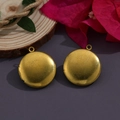 Paire de pendentifs médaillons ronds dorés avec une finition à motif rétro texturé - N°22 Médaillon Rond Lisse (20*23mm)