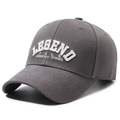 Dunkelgraue Baseballkappe mit weißer 3D-Buchstabenstickerei und gebogenem Schirm - Verstellbar / Grau