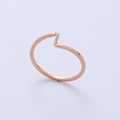 Rose gold wave ring with five sparkling zircons in a minimalist S-shaped open design - US 5 / Rose Gold