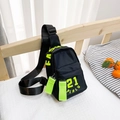 Sac de poitrine noir pour enfants en nylon avec lettres vert fluo sur un lit lumineux - Petit / Noir