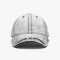 Casquette de baseball en denim délavé gris avec broderie gothique et bord effiloché - Réglable / Noir Lavé (25A210)