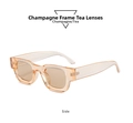 Seitenansicht der quadratischen Retro-Sonnenbrille in Champagner mit braunen Gläsern im Trend - Champagnerfarbener Rahmen / Teebraune Gläser