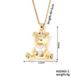 Dettaglio del ciondolo a forma di orso dorato con zircone a cuore e misure - Orsetto d'Oro - Gemma a Cuore Bianco