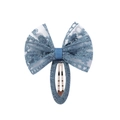Détail du nœud papillon en dentelle bleue Morandi avec pince BB en métal enveloppé de coton - Style Bleu (9)