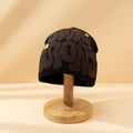 Bonnet en tricot jacquard noir et marron à étoiles jaunes avec motif graffiti tendance - M (56-58cm) / Café Noir