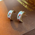 Vintage gold-plated C-shaped earrings with white enamel and red rose floral patterns - 118 Silver Pin-White Flower C-Shape