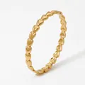 Bracelet jonc en acier inoxydable doré avec motif cœurs 3D minimalistes reliés - Style Cœur Doré (KA1230)