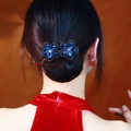 Paire élégante de barrettes à fleurs en cristal bleu sur un chignon pour femme - Chignon Fleur