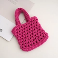 Handgefertigte magentafarbene Häkeltasche mit hohlem Netzmuster und Webgriff - 20*20cm / Rosarot