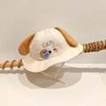 Detalle de gorro pescador para bebé con orejas de felpa, cuerda ajustable y bordado suave - 48-50cm (1-2 años) / Perro Beige