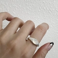 Minimalist S925 sterling silver ring featuring a translucent oval white agate gemstone - Jz0921 Glossy Finish