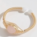 Handgefertigter 14K Golddraht-Ring mit rosa Naturstein und weißen Perlen besetzt - Rosenquarz