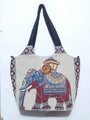 Detail der Ethno-Elefantenstickerei und des Holzknopfes auf der Canvas-Tragetasche - Stil 21-Beige Rot Blau Elefant