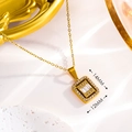 Collier de luxe doré avec pendentif rectangulaire serti de diamants, taille 14mm x 12mm - Carré Or