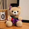 Plüsch-Abschluss-Teddybär mit lila Gewand und Glückwunsch-Schärpe - Kamelfarbener Bär-Lila Kleidung / 18cm