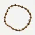 Dettaglio macro del braccialetto elastico in acciaio inossidabile placcato oro 18K - Perline da 2mm+4mm / Oro