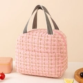 Isolierte Lunchtasche aus rosa Tweed mit gestreiften Griffen und glitzernden Details - Rosa