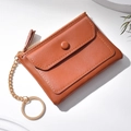 Mini billetera llavero de cuero marrón con cadena dorada y bolsillo frontal - Marrón