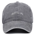 Détail de la broderie babygirl sur casquette en coton gris délavé au style vintage - Taille unique / Gris