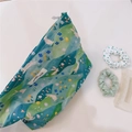 Dettaglio della trousse in cotone con stampe di conigli e etichetta simple wish - Coniglio Su Fondo Verde