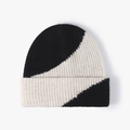 Bonnet en maille côtelée pour l'hiver avec un design bicolore noir et beige classique - Taille unique / Beige Noir (22B030)