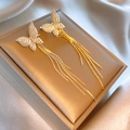 Pendientes de mariposa dorados con flecos largos y cristales sobre terciopelo - Borla de mariposa dorada con baño de oro real (Pin de plata 60#)