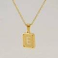 Collar de acero inoxidable dorado con colgante rectangular y letra E calada a la moda - Letra E
