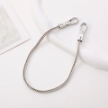 Detailweergave van zilveren gevlochten metalen ketting met veerringen voor telefoonhoesjes - K675 Vossenstaart Ketting / Zilver