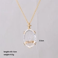 Detalle del colgante de Tarot de cristal con patrón de árbol y dimensiones - El Mundo