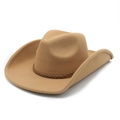 Détail du chapeau de cowboy en feutre camel avec ruban tressé et texture en laine - M (56-59cm) / Chameau