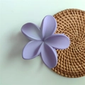 Elegante molletta per capelli a fiore di plumeria viola per acconciature da mare - Sfumato Viola Opaco