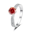 Anillo de plata de ley S925 con moissanita roja de corte redondo y detalles en pavé - Abierto Ajustable / Moissanita Rojo Anaranjado de 1 Quilate