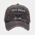 Dettaglio del ricamo Give Blood e croce su cappellino da baseball vintage lavato - Grigio