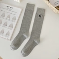 Chaussettes hautes grises à côtes avec broderie nœud noir style collège japonais - Taille unique / Gris clair (avec nœud noir)