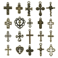Set di 20 ciondoli a croce in bronzo vintage con vari motivi su sfondo bianco - Bronzo Antico (20 pezzi)