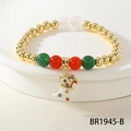 Dettaglio bracciale di Natale con perle oro, rosse, verdi e ciondolo a calza smaltata bianca - Stile BR1945-B (Agata Colorata/Perla/Calza di Natale)