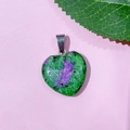 Pendentif en pierre de zoïsite verte naturelle en forme de cœur avec anneau métal - 19-Rubis Zoisite