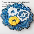 Cortador de galletas corona de Navidad y sello para repostería de 5,2x4,7 cm - Guirnalda de flores