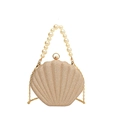 Elegante borsa da sera a conchiglia dorata con texture luccicante e manico di perle - Oro