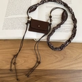 Mini borsa vintage in pelle marrone con perline di legno e cinturino in paisley - Collana-Caffè