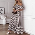 Detail van een off-shoulder gestreepte maxi-jurk met ruches aan de mouwen en strepen - S / Bruin Wit Gestreept
