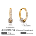Detailansicht der goldfarbenen Edelstahl-Creolen mit Zirkonia und silbernen Zierringen - Goldener Reifen mit silbernem Anhänger (JDE0305056-PS-2)