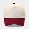 Gorra de béisbol bicolor con corona crema y visera granate en un diseño de 5 paneles - Beige/Burdeos